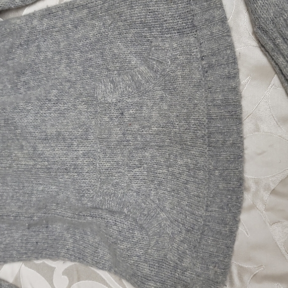 2 sweaters.  Pierre Cardin & Arizona - Picture 4 of 5